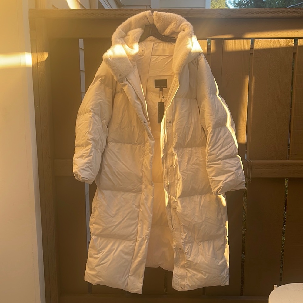 NEW Women’s Banana Republic recycled down coat, size XL, Cream color